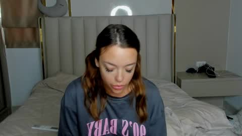Snapshot of stellaa_queen chatting on 04/04/26, 12:09 stella online show from 04/04/26, 12:09