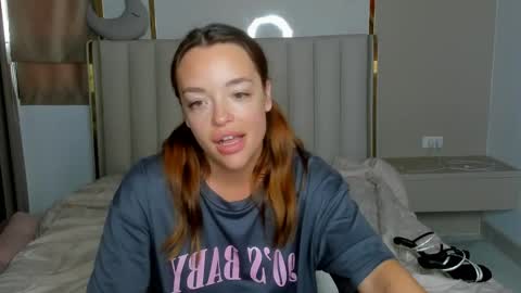 Snapshot of stellaa_queen chatting on 04/19/26, 12:33 stella online show from 04/19/26, 12:33