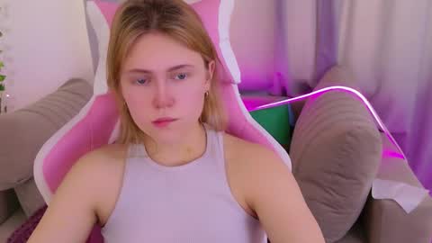 Stella 3 online show from 12/05/25, 08:23