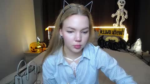 Snapshot of stellalights chatting on 10/20/25, 12:05 stellalights online show from 10/20/25, 12:05