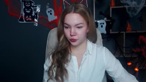 Snapshot of stellalights chatting on 10/29/25, 01:24 stellalights online show from 10/29/25, 01:24