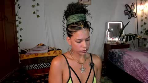 Snapshot of stellart_ chatting on 10/14/25, 01:28 stellart_ online show from 10/14/25, 01:28