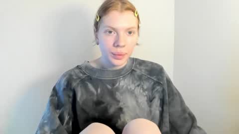 S T E L L A online show from 11/11/25, 09:53