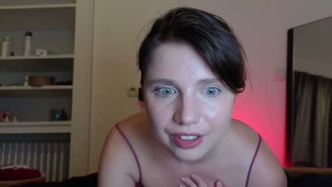 Snapshot of stellawells chatting on 09/21/25, 09:16 stellawells online show from 09/21/25, 09:16