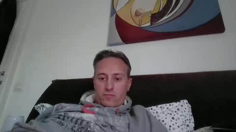 Snapshot of sten015 chatting on 11/12/25, 02:28 sten015 online show from 11/12/25, 02:28