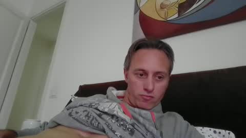 Snapshot of sten015 chatting on 03/18/26, 02:20 sten015 online show from 03/18/26, 02:20
