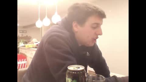 Snapshot of stepbro18 chatting on 12/19/24, 07:18 Honestly Im a slut I have a high sex drive and I love talking to people off this platform  online show from 12/19/24, 07:18