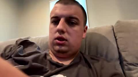 Snapshot of stepbro18 chatting on 10/28/25, 06:43 Honestly Im a slut I have a high sex drive and I love talking to people off this platform  online show from 10/28/25, 06:43