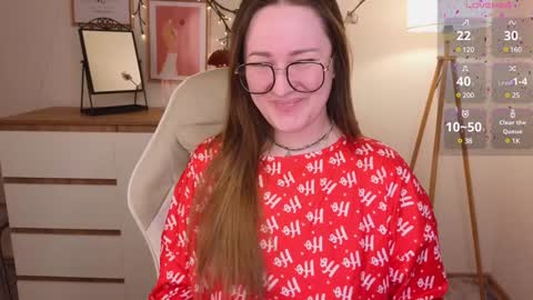 Snapshot of steph_sweet chatting on 12/20/24, 09:17 Emma online show from 12/20/24, 09:17