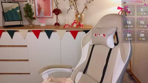 Snapshot of steph_sweet chatting on 12/27/24, 12:39 Emma online show from 12/27/24, 12:39