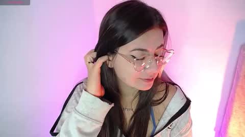 Snapshot of stepha_sweet chatting on 09/26/25, 07:01 Emma online show from 09/26/25, 07:01