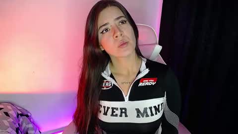 Snapshot of stepha_sweet chatting on 11/02/25, 08:11 Emma online show from 11/02/25, 08:11