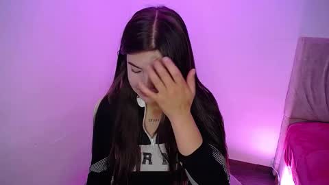 Snapshot of stepha_sweet chatting on 11/13/25, 07:35 Emma online show from 11/13/25, 07:35