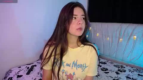 Snapshot of stepha_sweet chatting on 12/15/25, 01:54 Emma online show from 12/15/25, 01:54