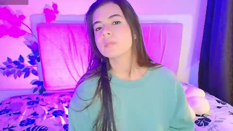 Snapshot of stepha_sweet chatting on 05/20/26, 03:24 Emma online show from 05/20/26, 03:24