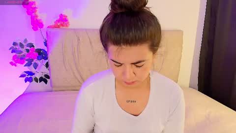 Snapshot of stepha_sweet chatting on 06/14/26, 01:58 Emma online show from 06/14/26, 01:58