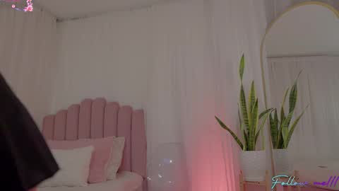 stephania_let online show from 10/12/25, 11:42