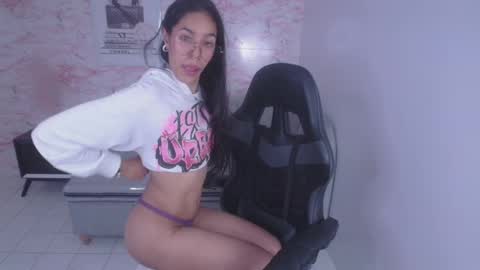 Stephania online show from 12/10/24, 06:54
