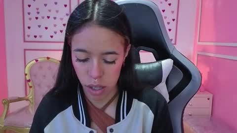 Stephania online show from 10/07/25, 12:24