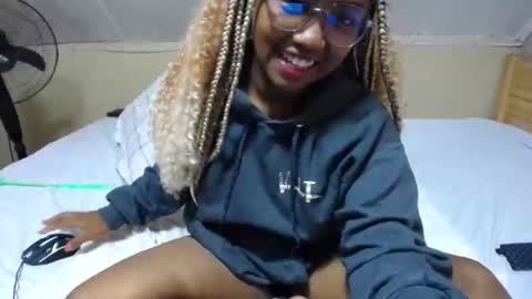 perfectly imperfect girl online show from 03/10/25, 03:45