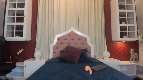 stephaniaroses online show from 10/24/25, 07:32
