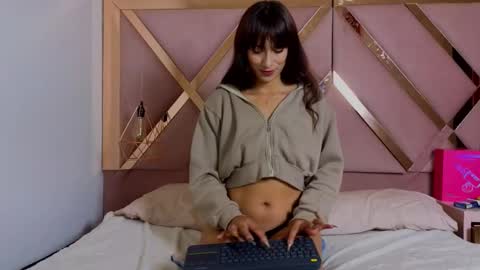 Snapshot of stephany_grand chatting on 02/11/26, 05:18 stephany_grand online show from 02/11/26, 05:18