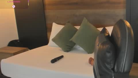 Snapshot of stephanya_ chatting on 03/19/26, 07:40 S T E P H A N Y A online show from 03/19/26, 07:40