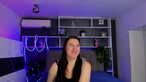 Snapshot of stephierousee chatting on 02/25/26, 06:39 Stephie online show from 02/25/26, 06:39