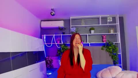 Snapshot of stephierousee chatting on 05/18/26, 05:35 Stephie online show from 05/18/26, 05:35