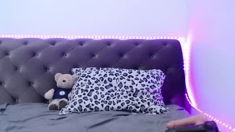 StepMommy19 online show from 10/16/25, 08:21