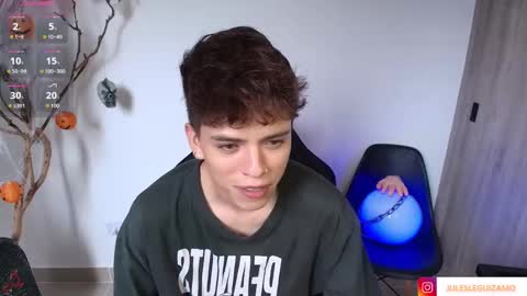 Snapshot of stev_austin_ chatting on 10/17/25, 07:16 Stev austin online show from 10/17/25, 07:16