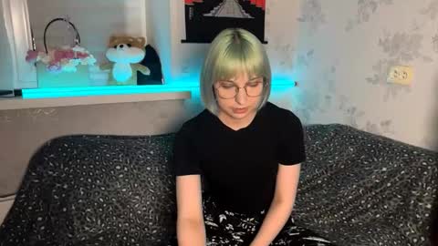 Stevie online show from 10/26/25, 03:07