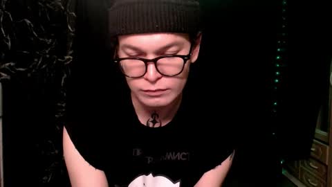 Snapshot of stevenspirs chatting on 11/21/25, 01:59 Steve online show from 11/21/25, 01:59