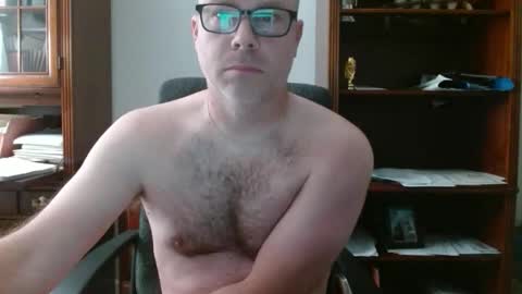 Snapshot of stevepre28 chatting on 10/23/25, 11:03 stevepre28 online show from 10/23/25, 11:03