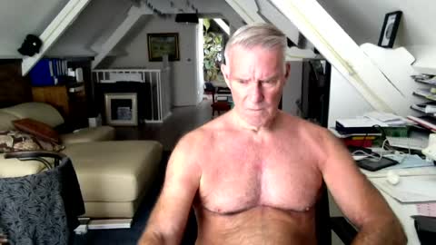 Snapshot of stevetwo chatting on 07/02/26, 12:11 stevetwo online show from 07/02/26, 12:11