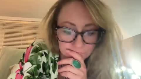 StevieGirl4U online show from 10/26/25, 11:20