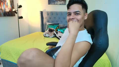 Snapshot of stewart_mateo_ chatting on 10/09/25, 02:42 stewart online show from 10/09/25, 02:42