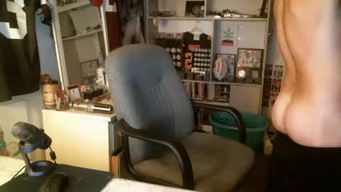 Snapshot of stickey4areason chatting on 12/24/24, 03:49 stickey online show from 12/24/24, 03:49