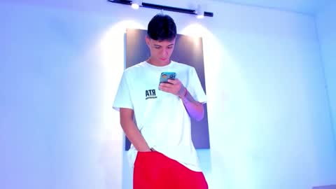 Snapshot of stiiveen_24cm chatting on 10/23/25, 03:28 Stiven brendan online show from 10/23/25, 03:28