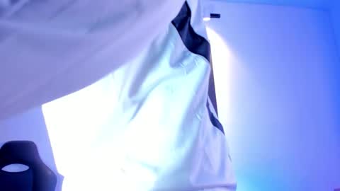 Snapshot of stiiveen_24cm chatting on 10/25/25, 05:37 Stiven brendan online show from 10/25/25, 05:37