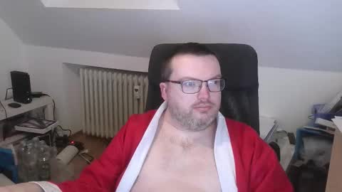 Snapshot of still_alive1985 chatting on 12/17/25, 07:36 Oliver online show from 12/17/25, 07:36