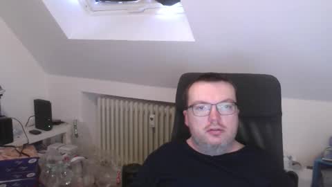 Snapshot of still_alive1985 chatting on 03/08/26, 06:28 Oliver online show from 03/08/26, 06:28
