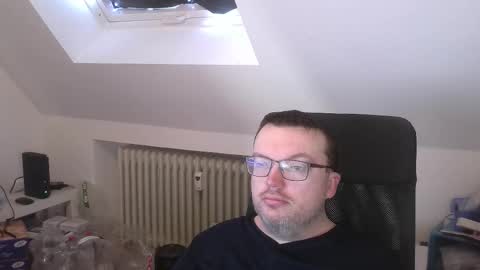 Snapshot of still_alive1985 chatting on 03/10/26, 06:40 Oliver online show from 03/10/26, 06:40