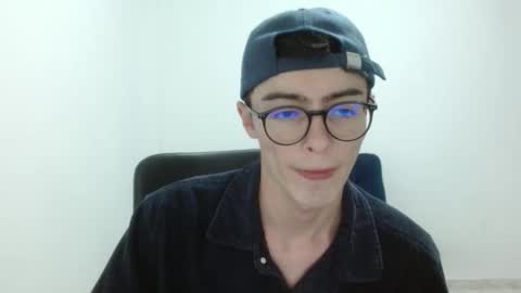 Snapshot of stiv_grant chatting on 04/21/26, 12:01 stiv_grant online show from 04/21/26, 12:01