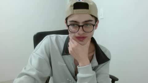 Snapshot of stiv_grant chatting on 05/06/26, 01:14 stiv_grant online show from 05/06/26, 01:14