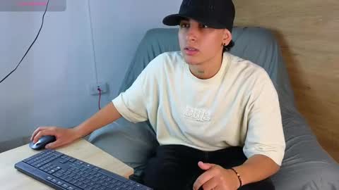 stivenbenet1 online show from 09/20/25, 04:41