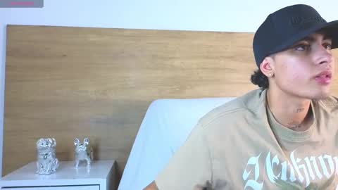 stivenbenet1 online show from 09/22/25, 09:06