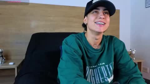 stivenbenet1 online show from 09/29/25, 09:52