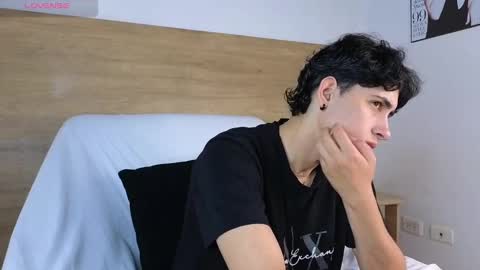 stivenbenet1 online show from 10/02/25, 12:01