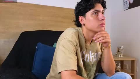 stivenbenet1 online show from 10/10/25, 10:47